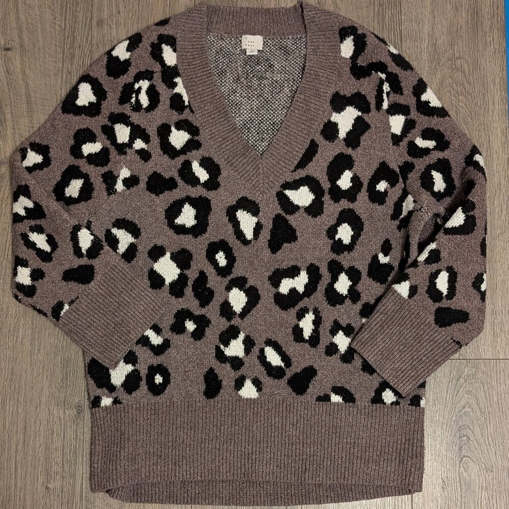 10🐆 Oversized Leopard Print V-Neck Sweater  A New Day (Target) • Heather Purple